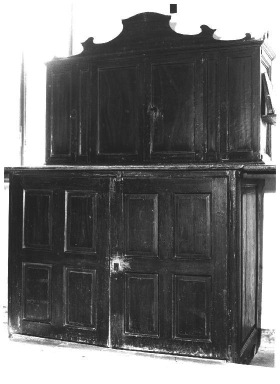 mobile da sacrestia con alzata - ambito parmense (seconda metà sec. XVIII)