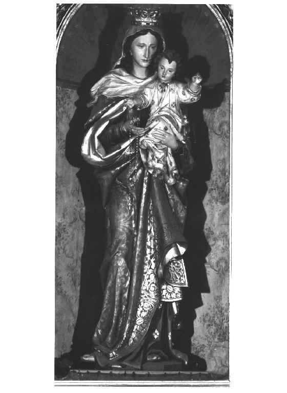 Madonna del Rosario (statua) di Runggaldier Joseph (prima metà sec. XX)