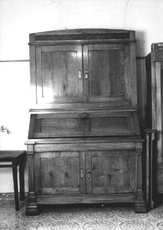 mobile da sacrestia con alzzata - ambito italiano (primo quarto sec. XX)