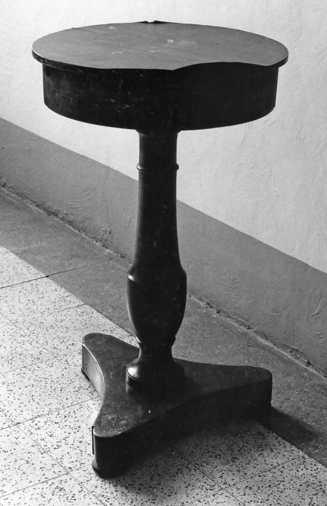 tavolino - manifattura parmense (sec. XIX)