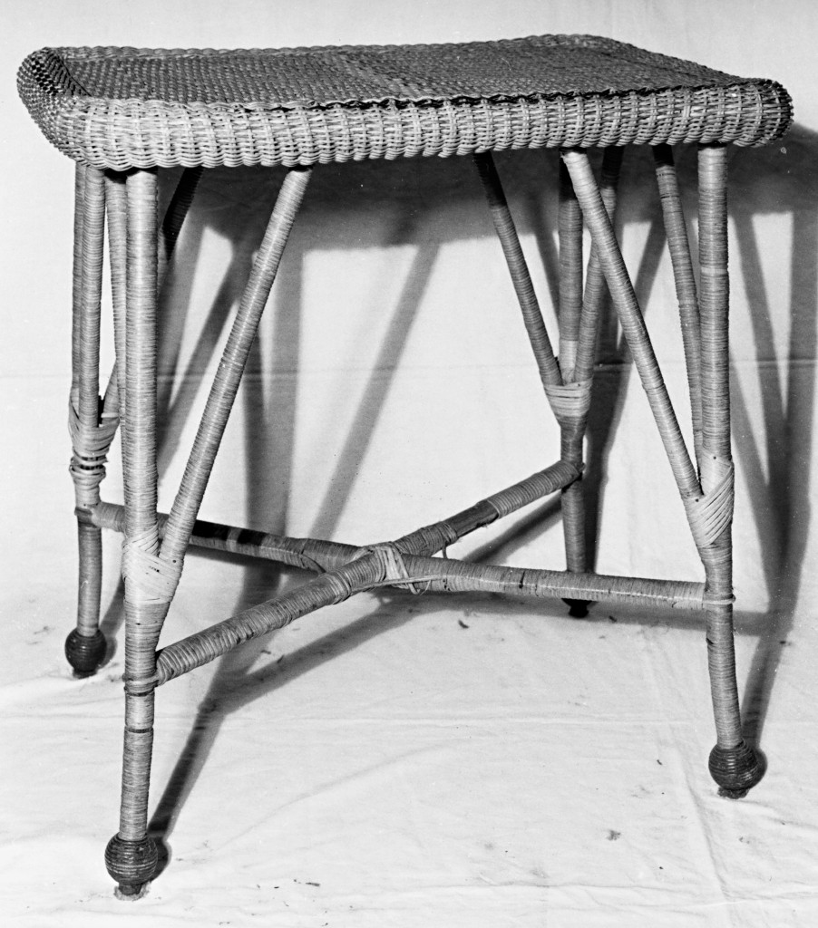 tavolino, serie - produzione italiana (secondo quarto sec. XX)