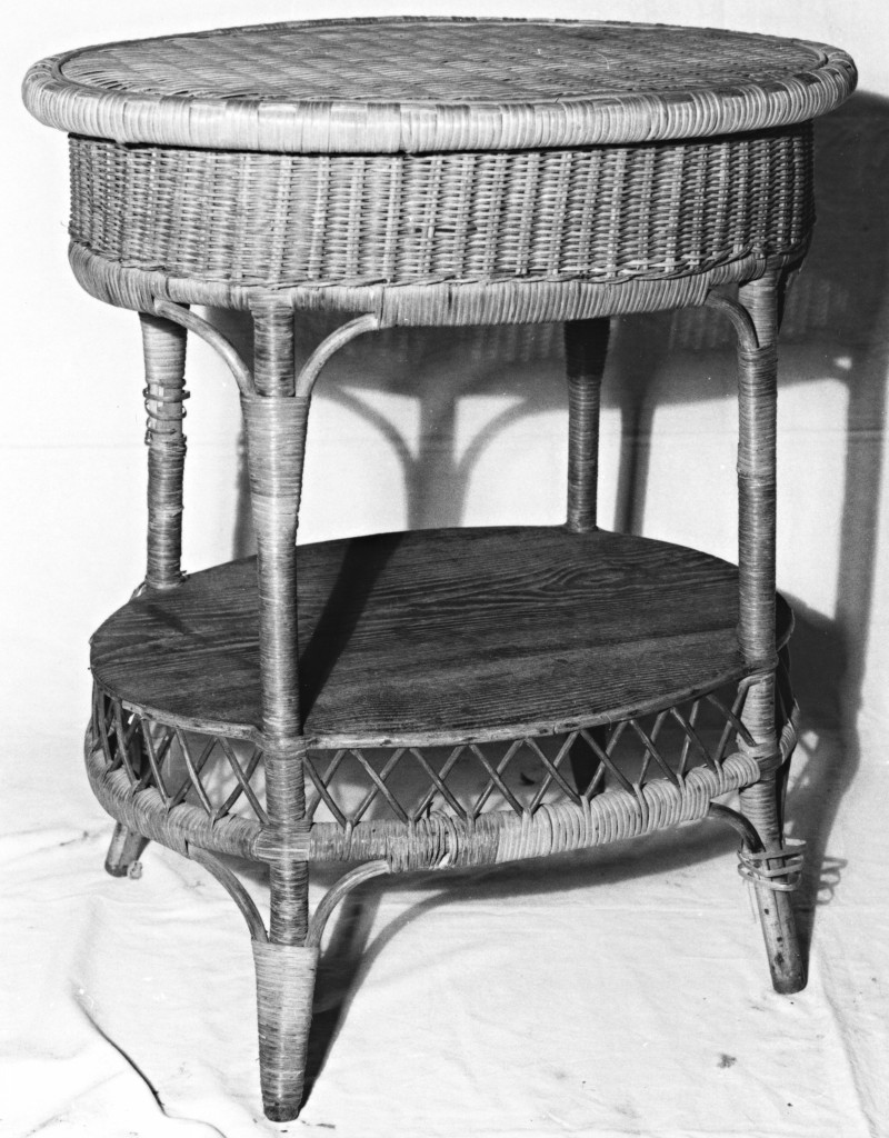 tavolino, serie - produzione italiana (secondo quarto sec. XX)