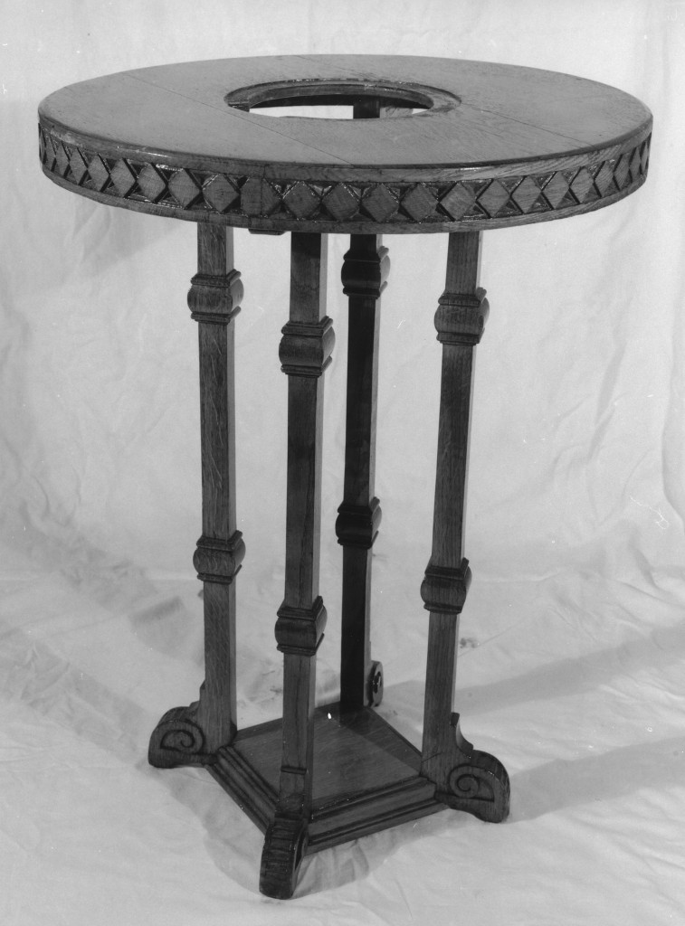 tavolino di Manifattura Spicciani (primo quarto sec. XX)