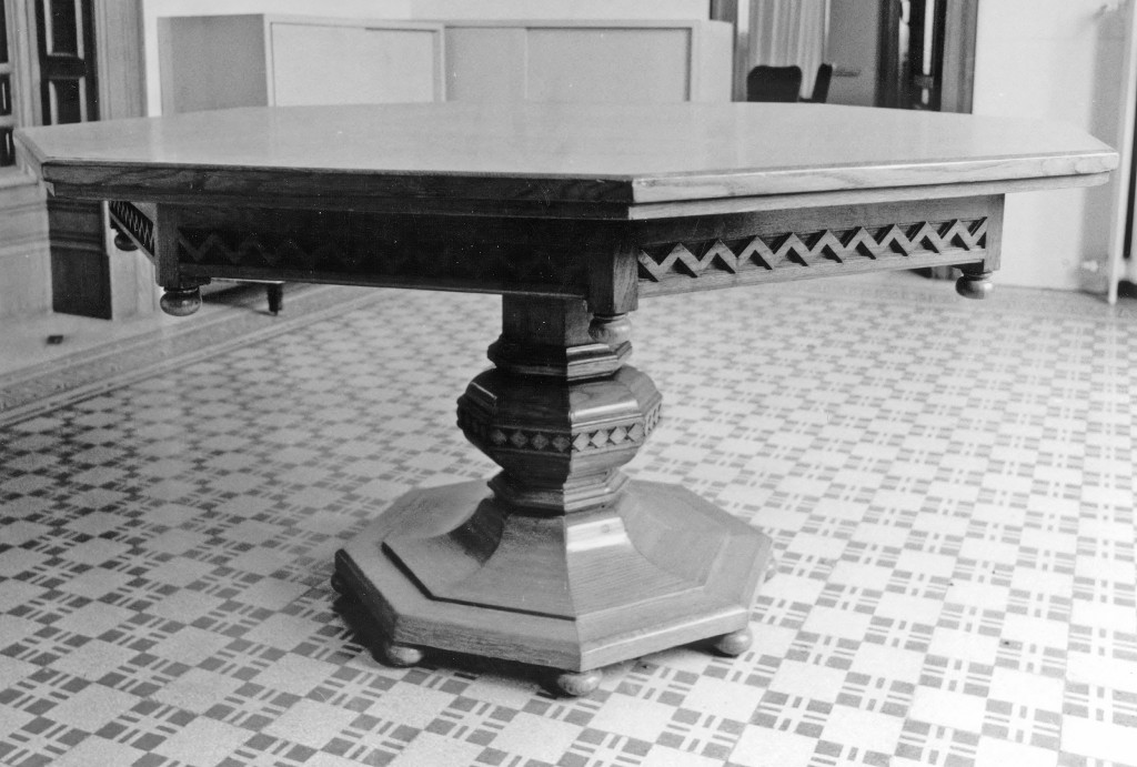 tavolo, serie di Manifattura Spicciani (primo quarto sec. XX)