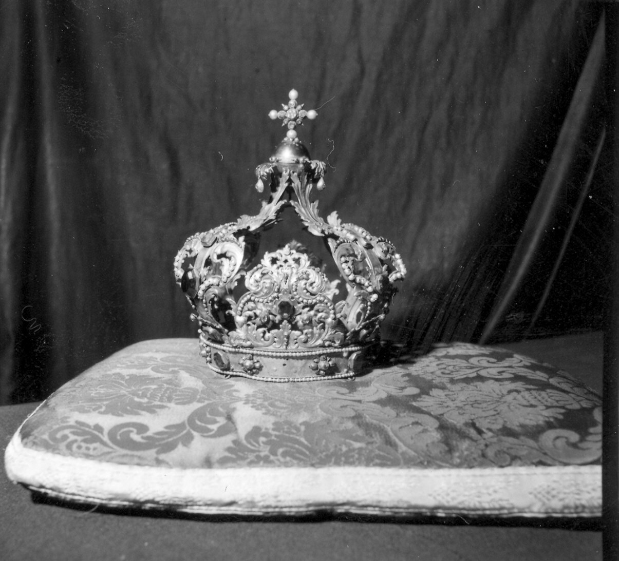 corona da statua, serie di Patrini Ventura, Ferrari Girolamo (inizio sec. XVIII)