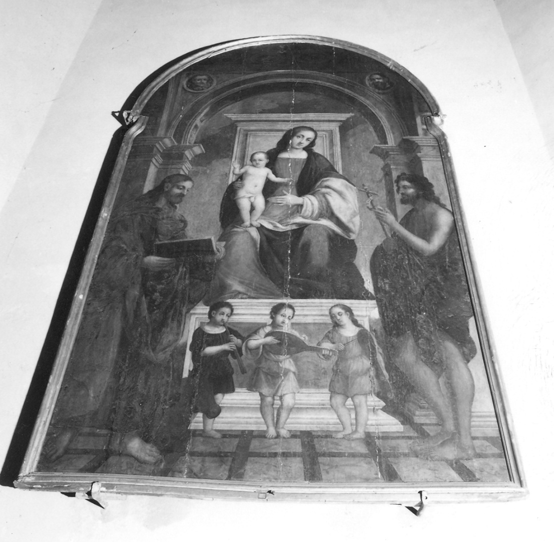 Madonna in trono con Bambino e Santi (dipinto) di Martinazzi Simone detto Delle Spade (sec. XVI)