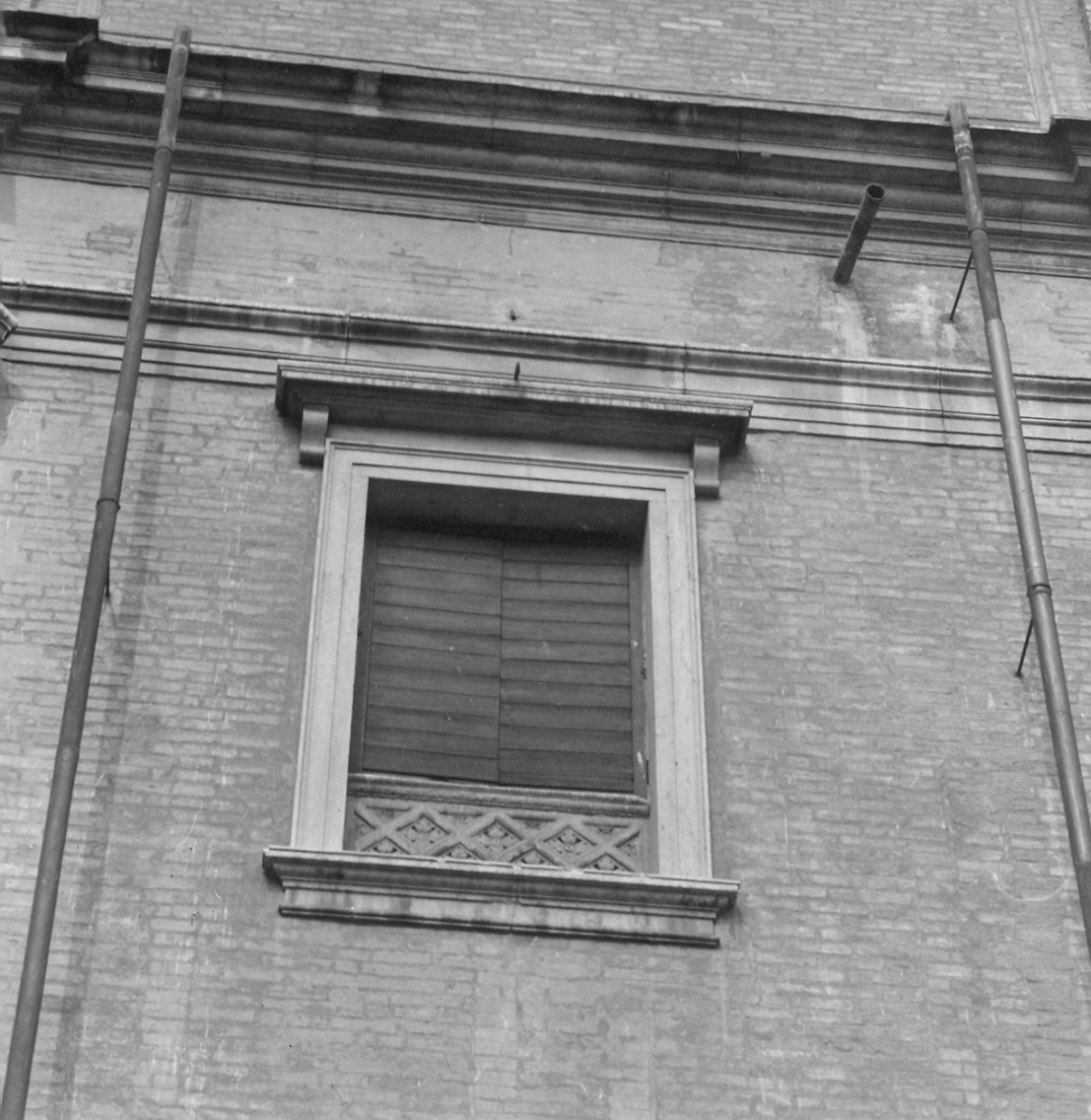 finestra, serie di Ferrari D'Agrate Giovan Francesco, Sanmicheli Paolo da Porlezza (sec. XVI)