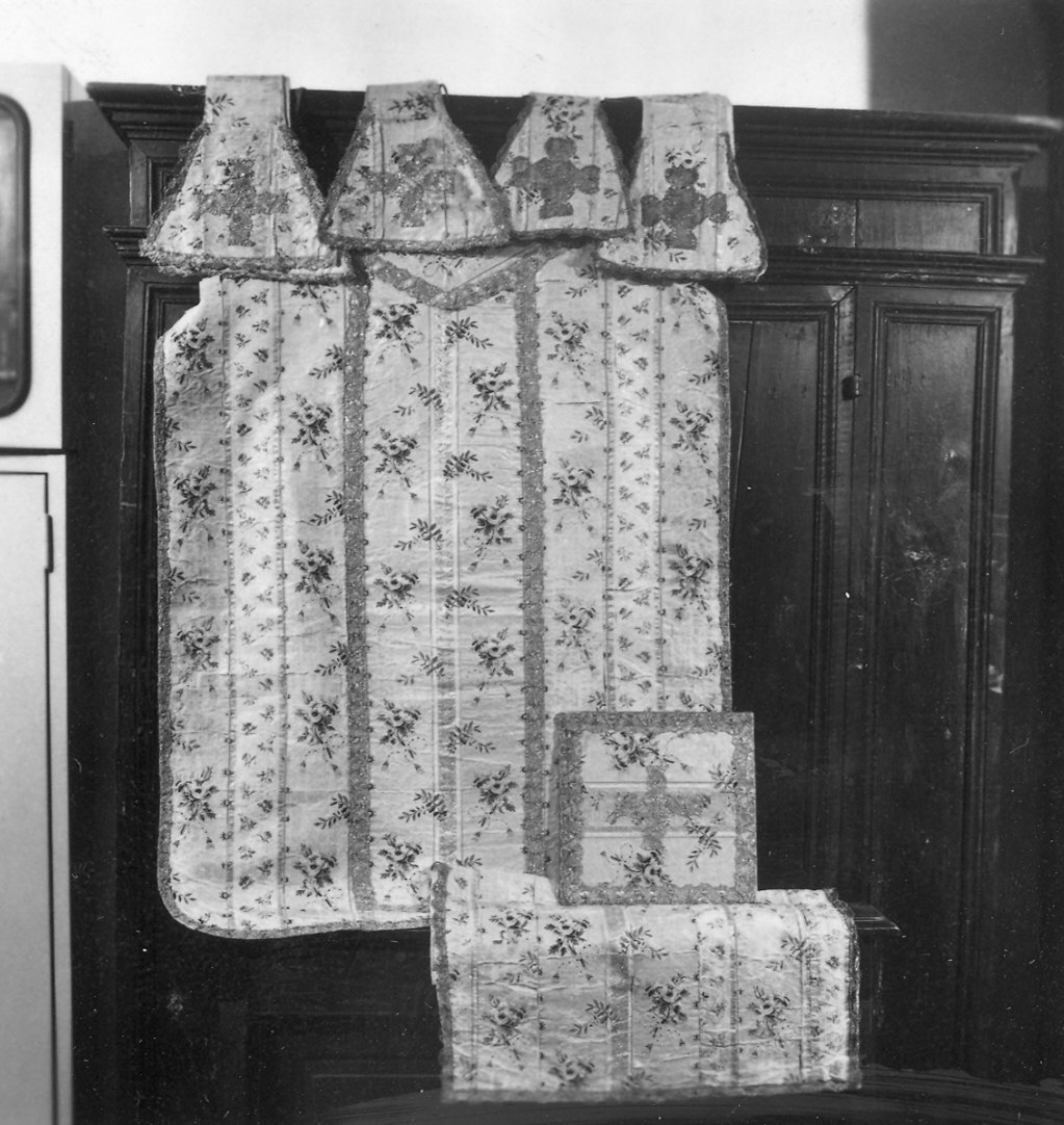 paramento liturgico - manifattura italiana (seconda metà sec. XVIII)