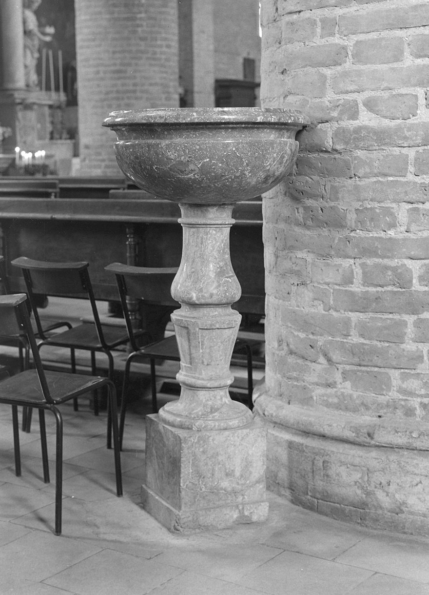 acquasantiera, coppia - ambito piacentino (sec. XVIII)