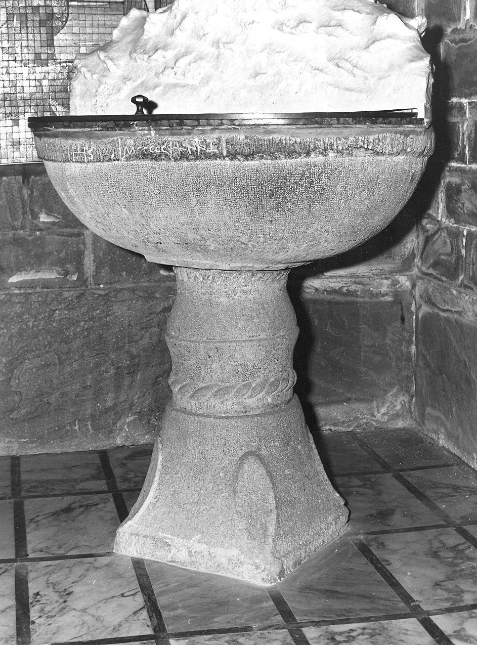 fonte battesimale - a fusto - ambito parmense (sec. XVI)