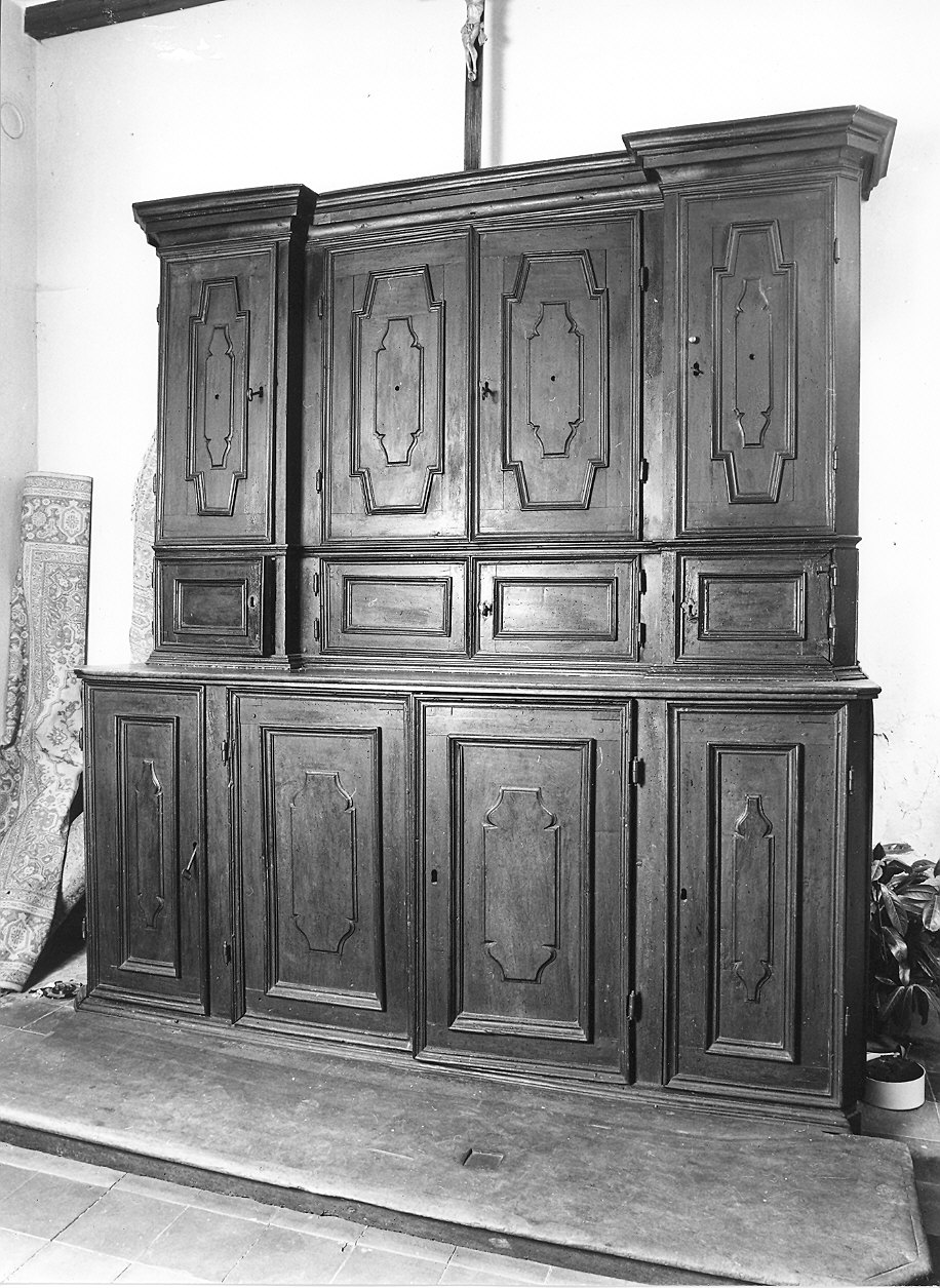 armadio da sacrestia - ambito piacentino (prima metà sec. XVIII)