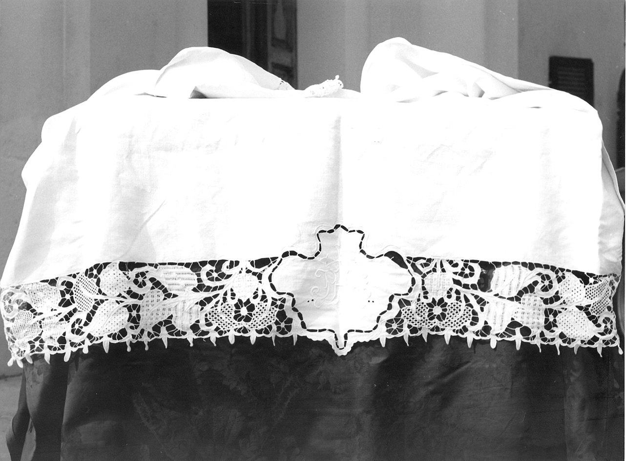 tovaglia d'altare - manifattura piacentina (prima metà sec. XX)