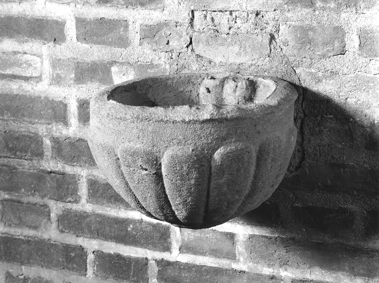 acquasantiera da parete - ambito piacentino (sec. XVIII)