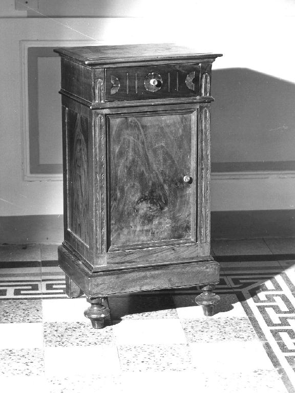 comodino, serie - ambito emiliano (fine/inizio secc. XIX/ XX)