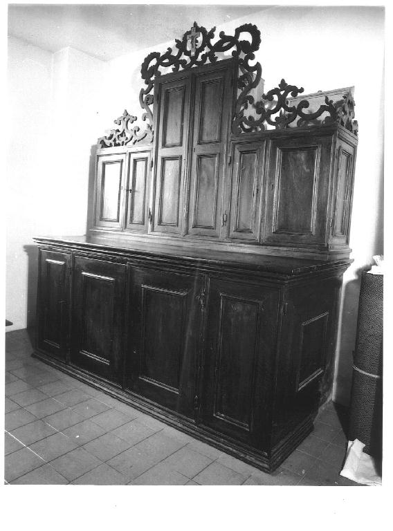 mobile da sacrestia con alzata - ambito piacentino (terzo quarto sec. XVIII)