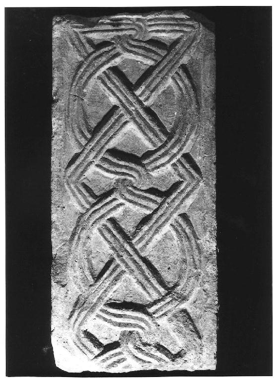 pilastrino, frammento - ambito longobardo (sec. IX)