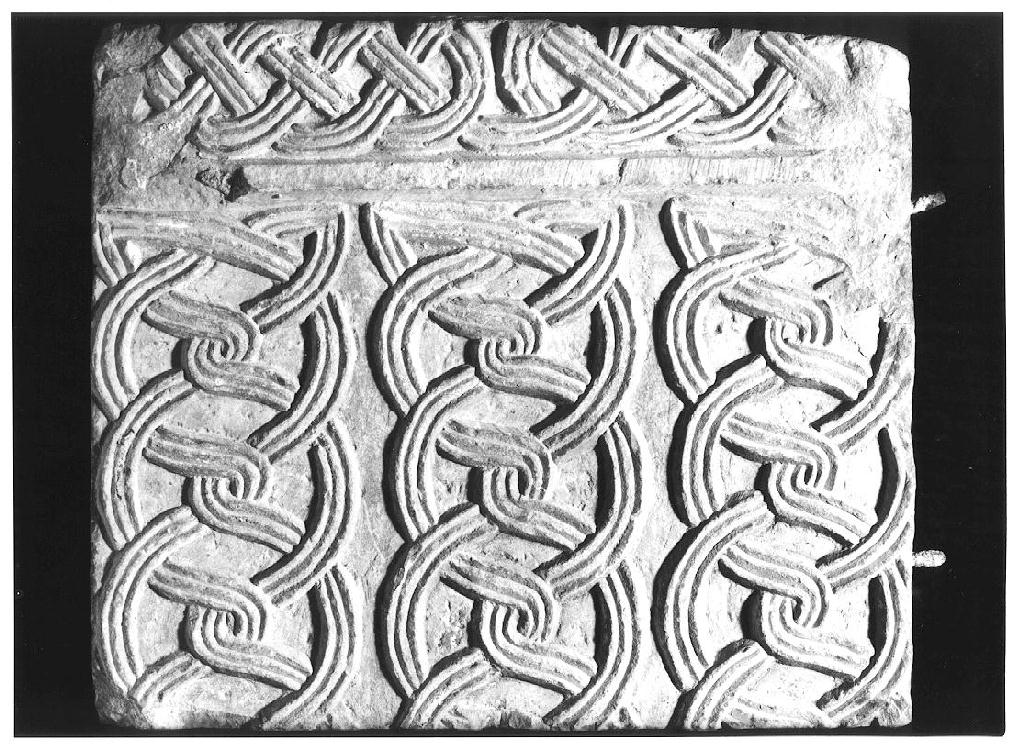 transenna, frammento - ambito longobardo (sec. IX)