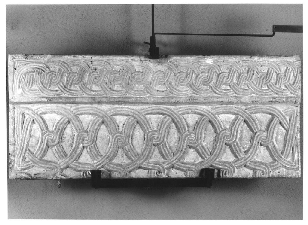 transenna, frammento - ambito longobardo (sec. IX)