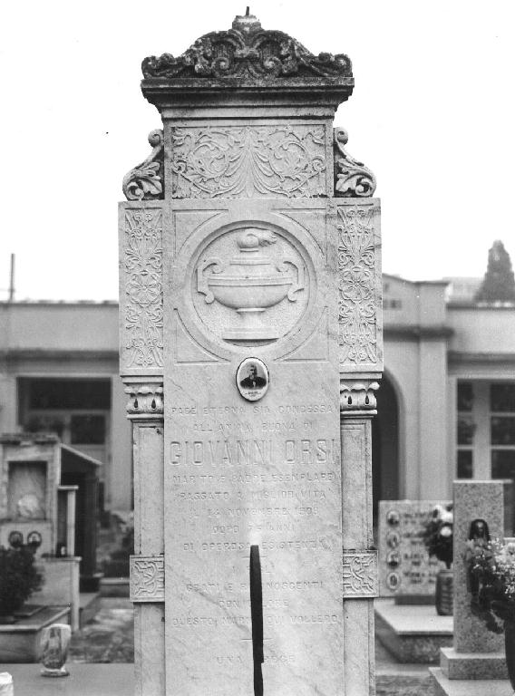 lapide tombale - ditta Zucchi (sec. XX)