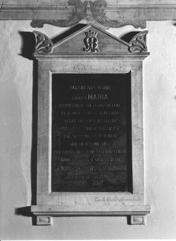 lapide commemorativa di Zucchi Carlo (sec. XIX)