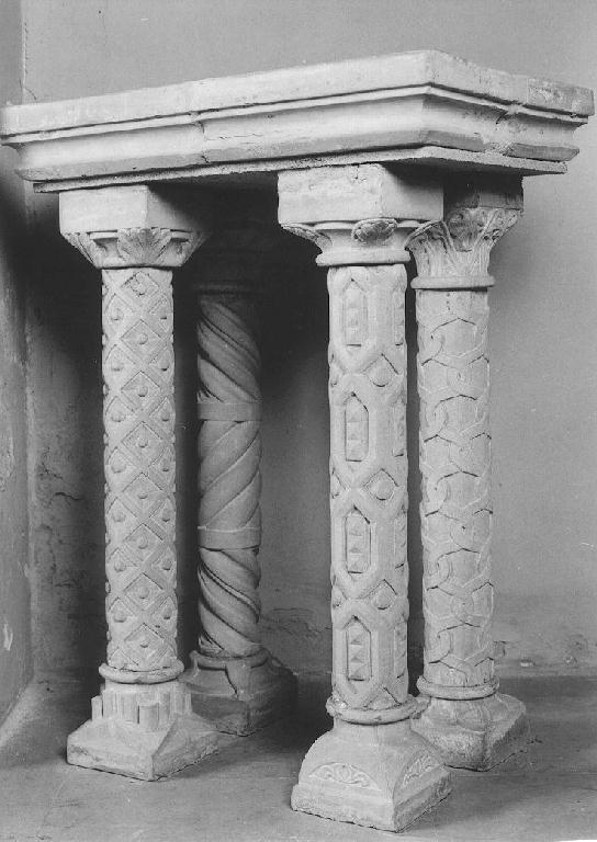 tavolino - ambito piacentino (secondo quarto sec. XX)