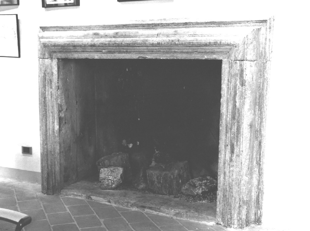 mostra di camino, opera isolata - ambito piacentino (sec. XVI)