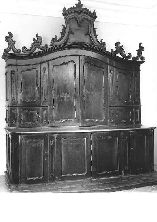 mobile da sacrestia con alzata - ambito piacentino (sec. XVIII)