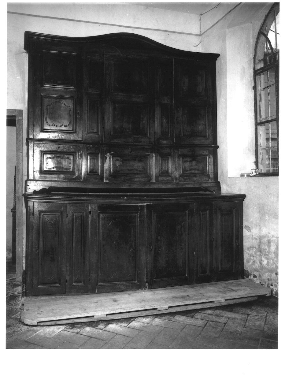 mobile da sacrestia con alzata - ambito piacentino (prima metà sec. XVIII)