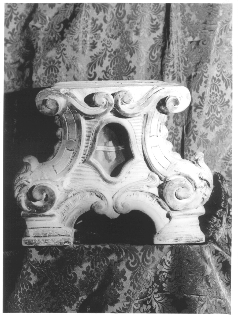 base di reliquiario - ambito piacentino (sec. XVIII)