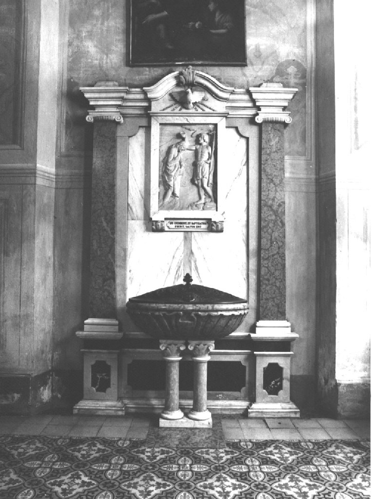 fonte battesimale, elemento d'insieme di Berzolla PIero - bottega Malfanti-Perotti (sec. XX)