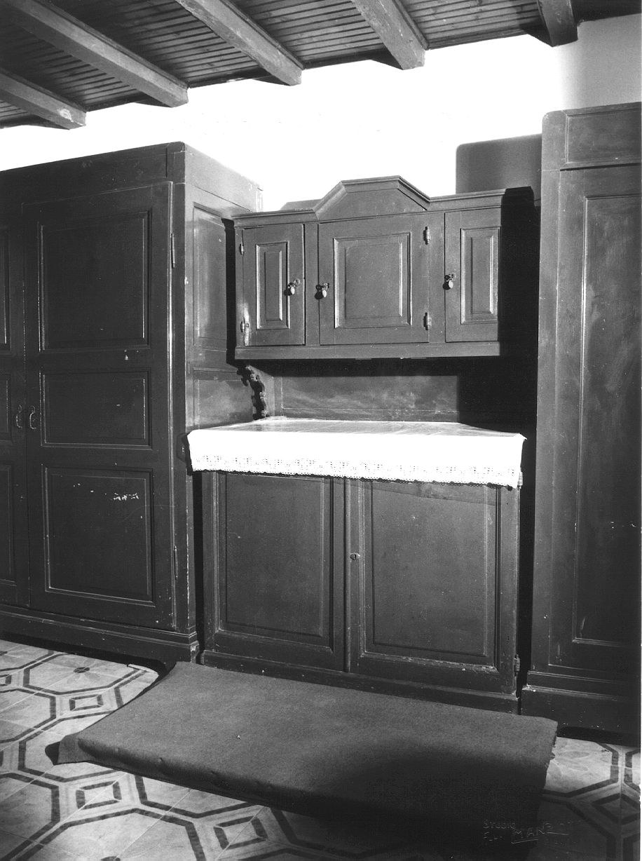 armadio da sacrestia - manifattura piacentina (fine/inizio secc. XIX/ XX)