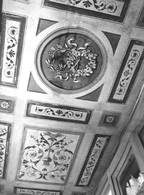 Giuditta; Salomè; Motivi decorativi a grottesca; Motivi decorativi vegetali (dipinto) - ambito emiliano-lombardo (ultimo quarto sec. XVIII)