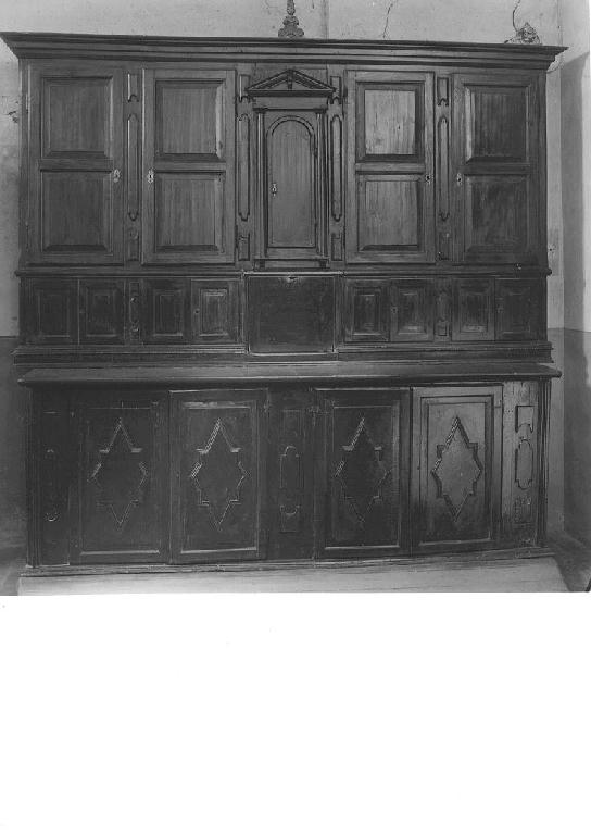 mobile da sacrestia con alzata - ambito piacentino (seconda metà sec. XVII, sec. XIX)