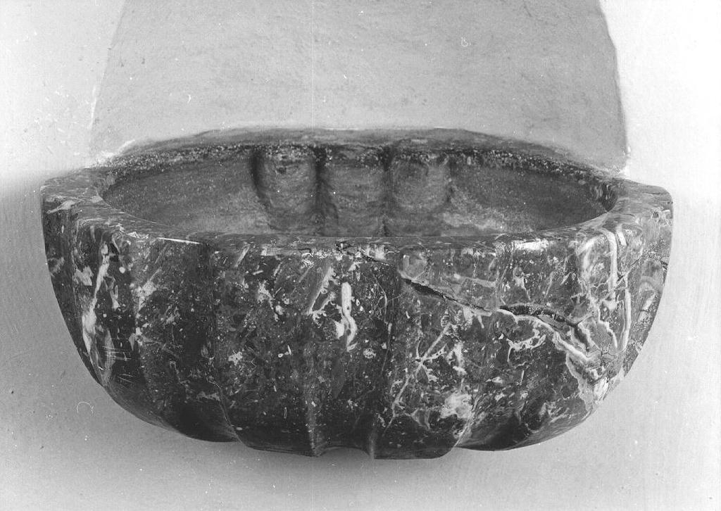 acquasantiera, serie - ambito parmense (sec. XVIII)