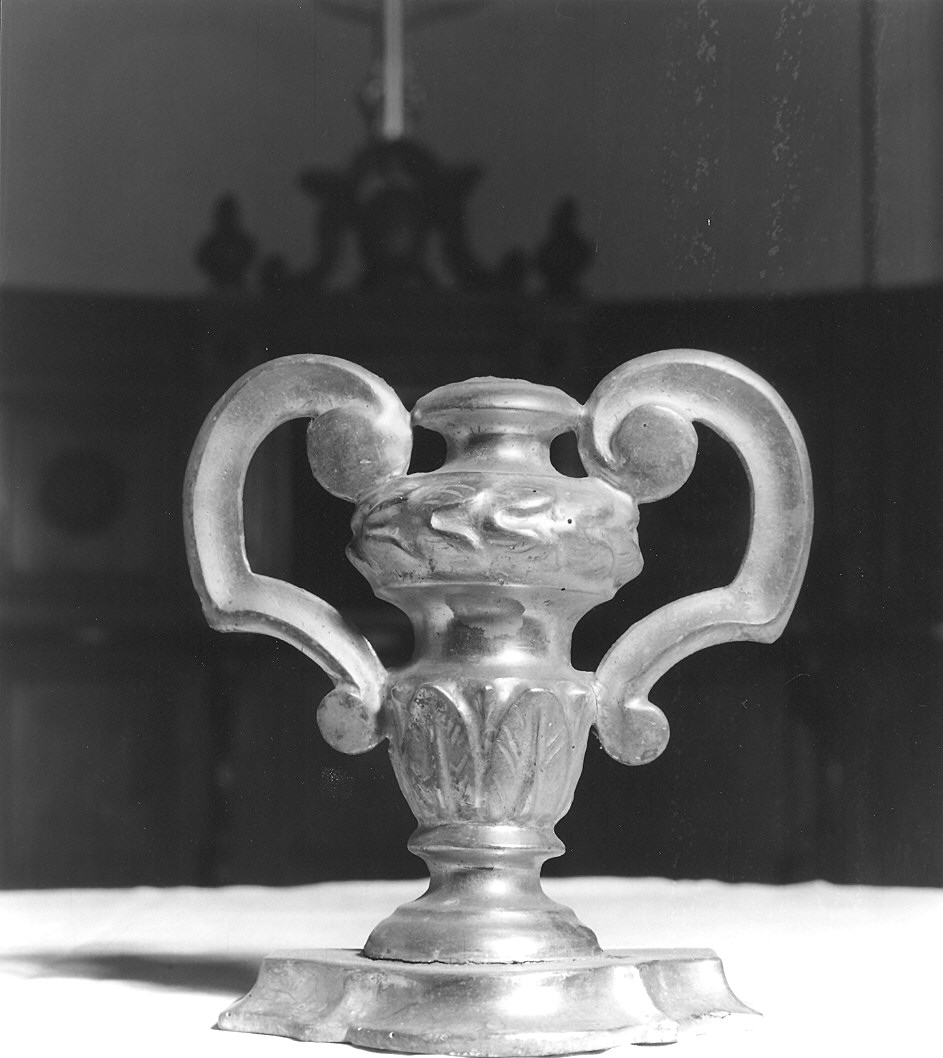 vaso d'altare con composizione floreale, serie - ambito piacentino (seconda metà sec. XVIII)
