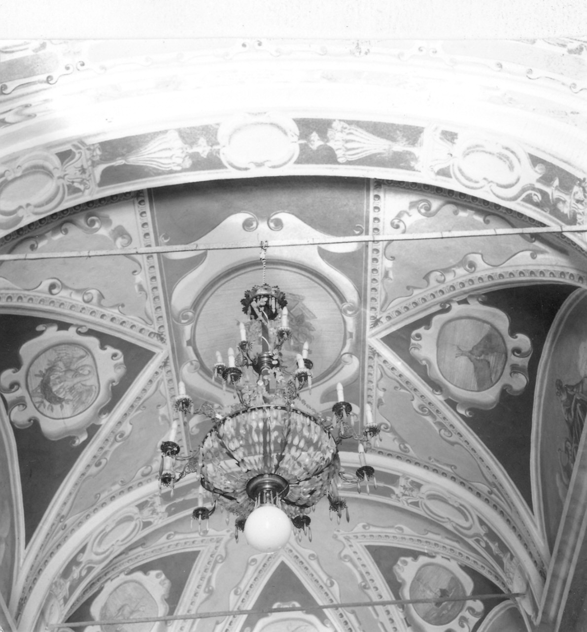 lampadario - ambito parmense (inizio sec. XX)