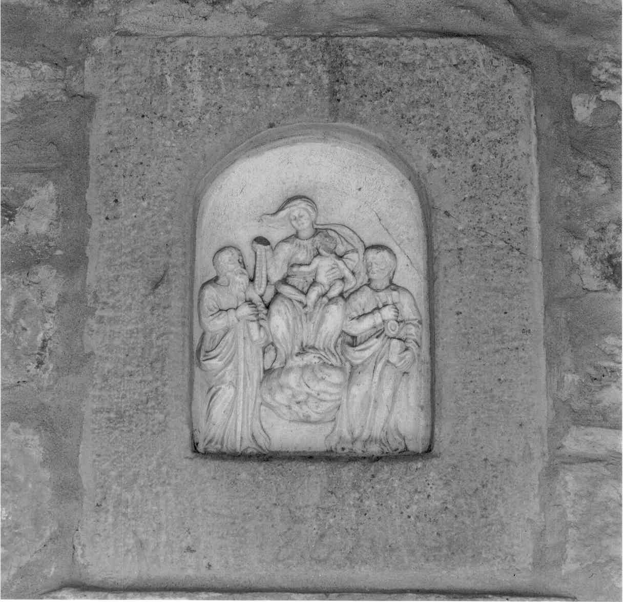 Maestà Maggiali, Madonna del Rosario e Santi (formella, opera isolata) - ambito carrarese (sec. XVIII)