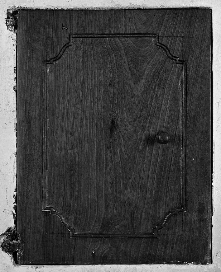 anta di armadietto per oli santi - ambito parmense (sec. XVIII)