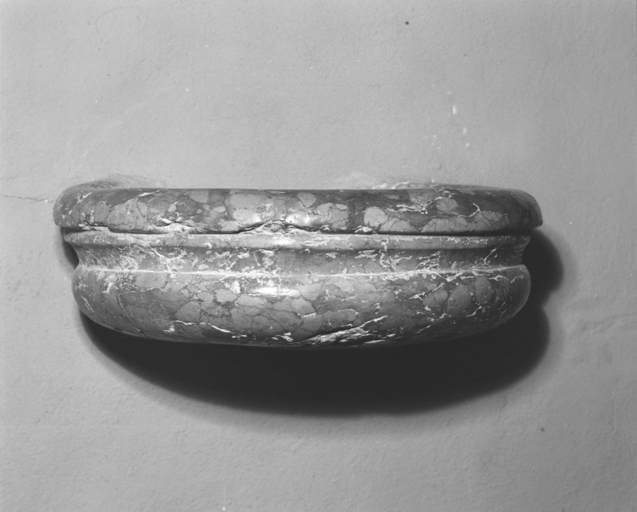 acquasantiera da parete - ambito parmense (sec. XIX)