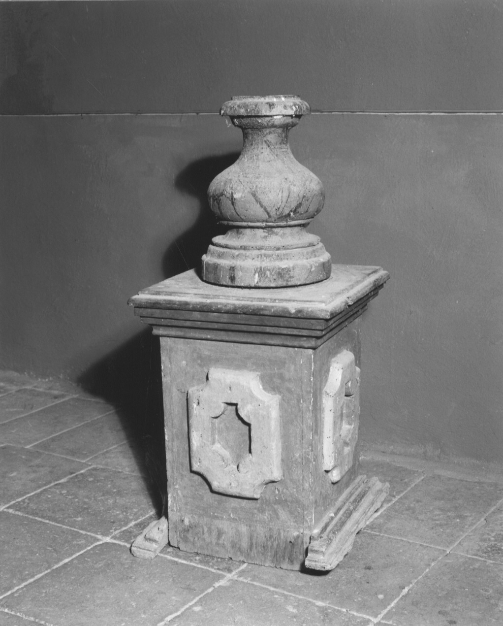 base per il cero pasquale, serie - ambito parmense (sec. XIX)