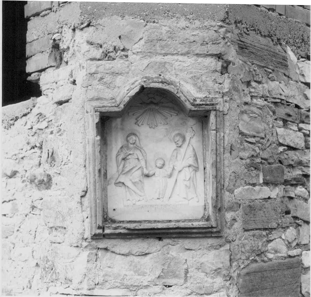 Maestà della Famiglia Sacra, Sacra Famiglia (rilievo, opera isolata) - ambito carrarese (prima metà sec. XVIII)