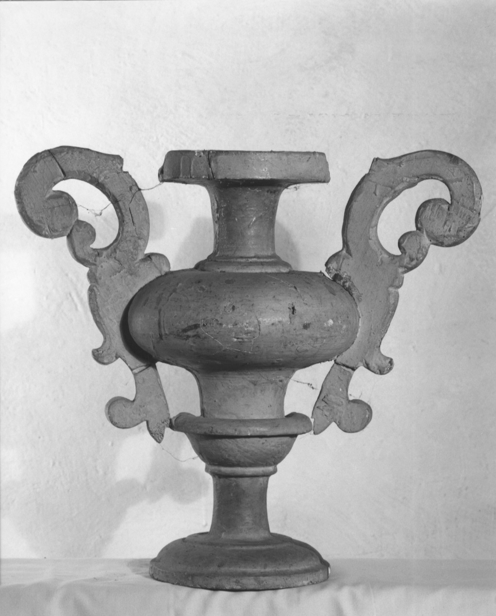 vaso d'altare con composizione floreale, serie - ambito parmense (ultimo quarto sec. XVIII)