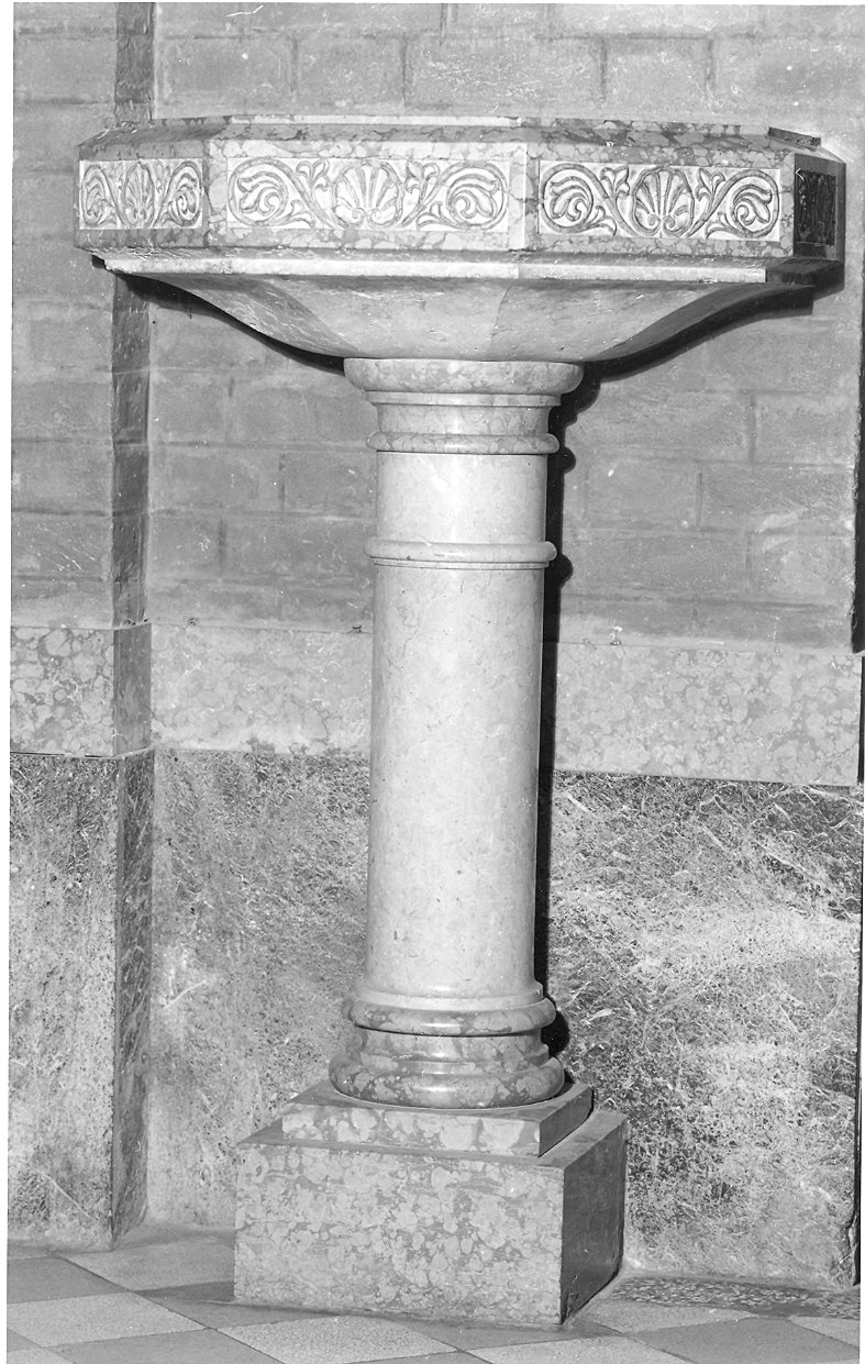 acquasantiera - a fusto, serie - ambito parmense (sec. XX)