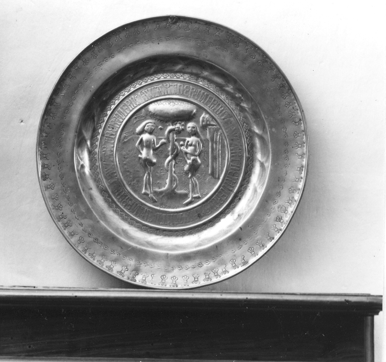 tentazione e caduta di Adamo e Eva (piatto) - ambito parmense (sec. XVI)