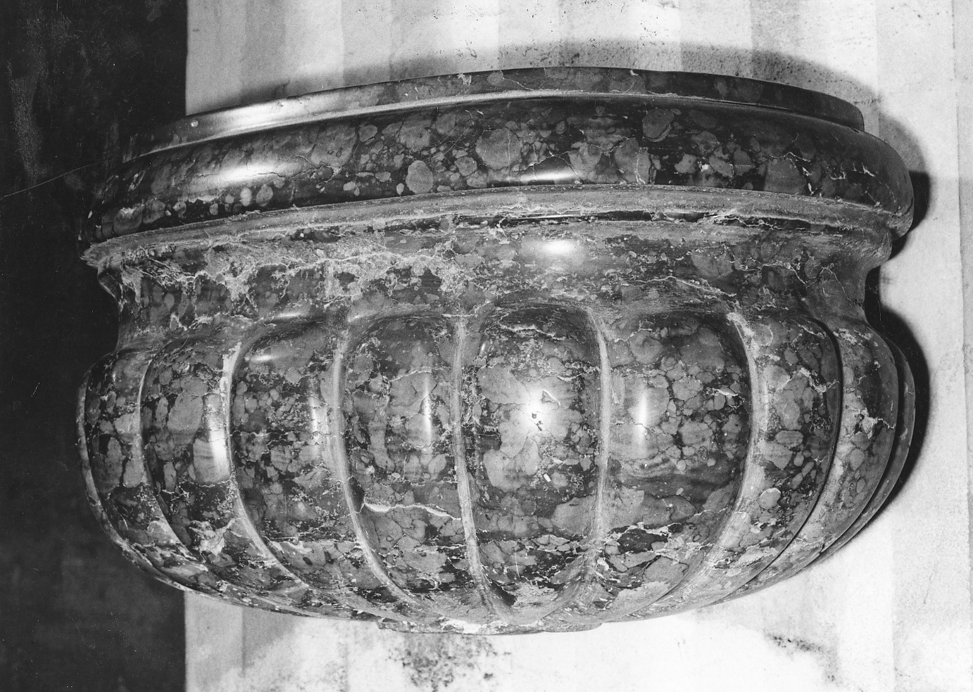 acquasantiera - a conchiglia, coppia - ambito piacentino (fine/inizio secc. XVIII/ XIX)