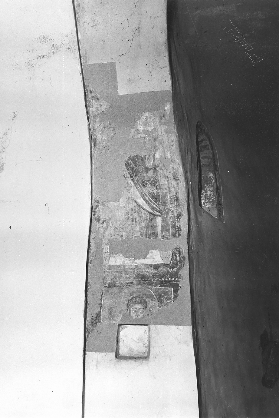 figura maschile (dipinto murale, frammento) - ambito lombardo (sec. XI)