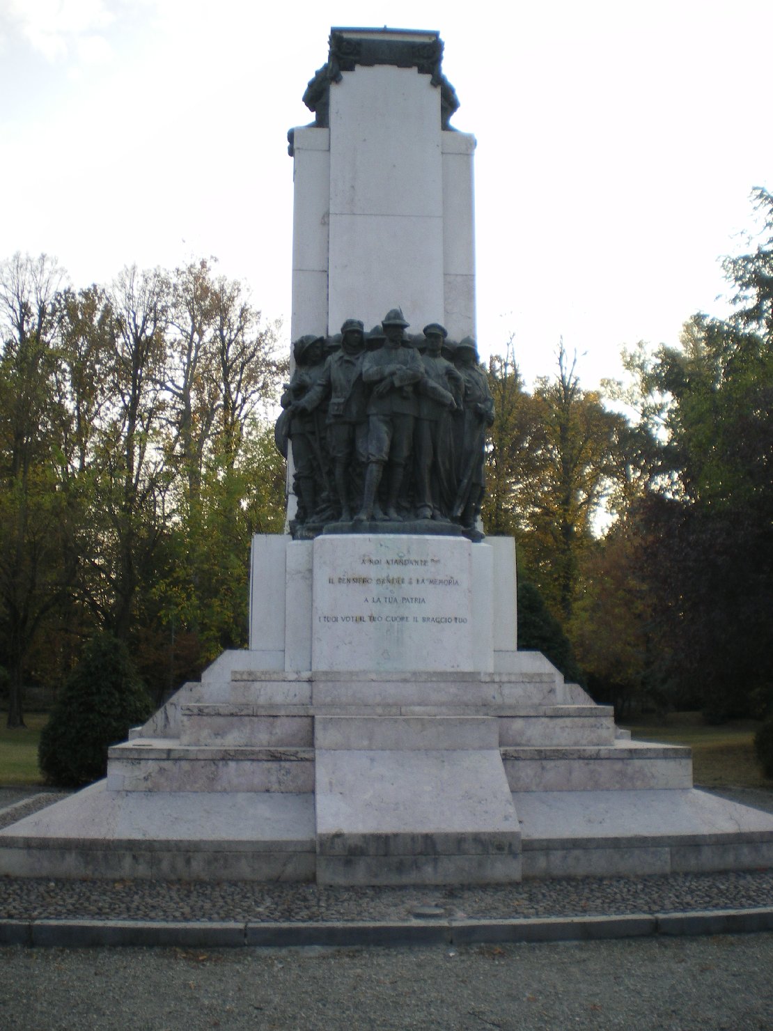 monumento di Zilocchi Giacomo, Mora Ennio (sec. XX)