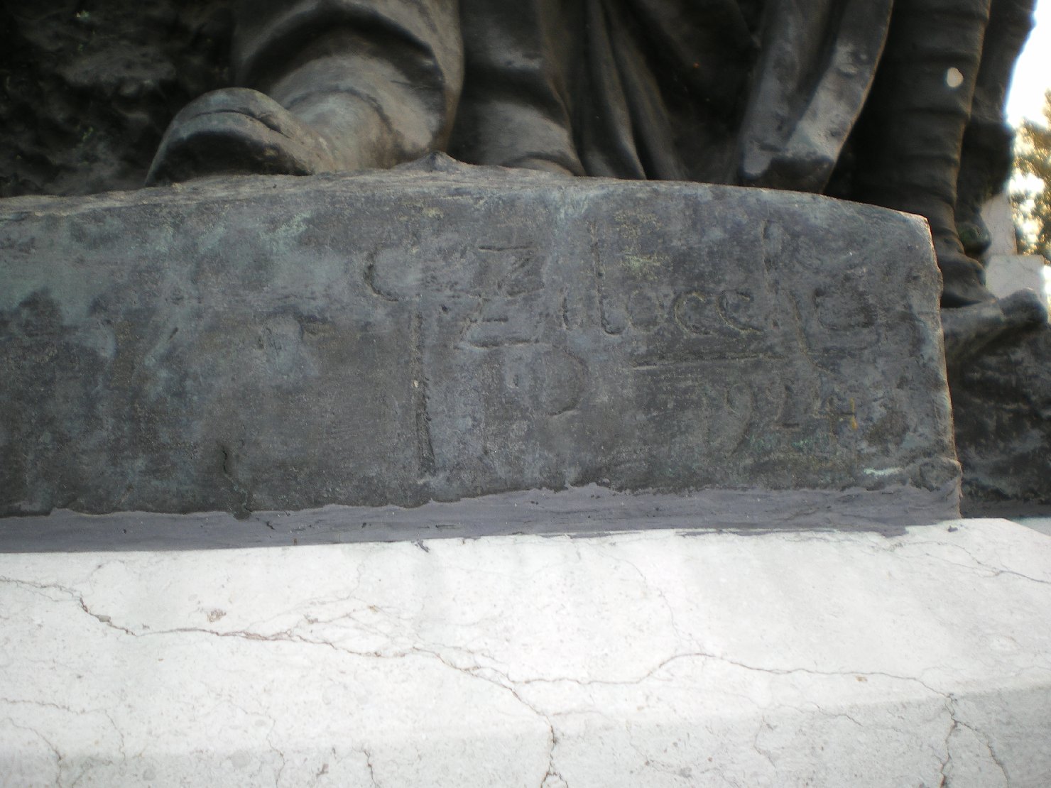 monumento di Zilocchi Giacomo, Mora Ennio (sec. XX)