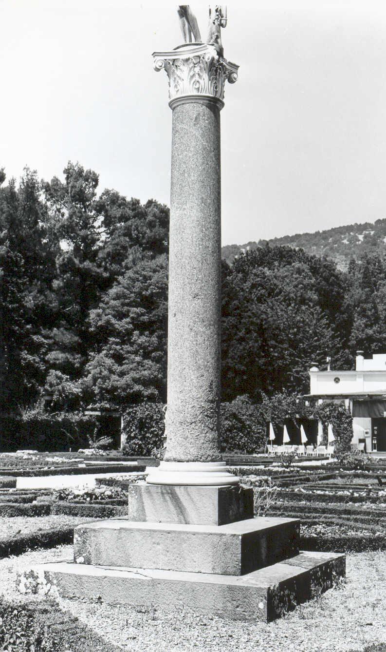 colonna corinzia, elemento d'insieme - ambito europeo (sec. XIX)