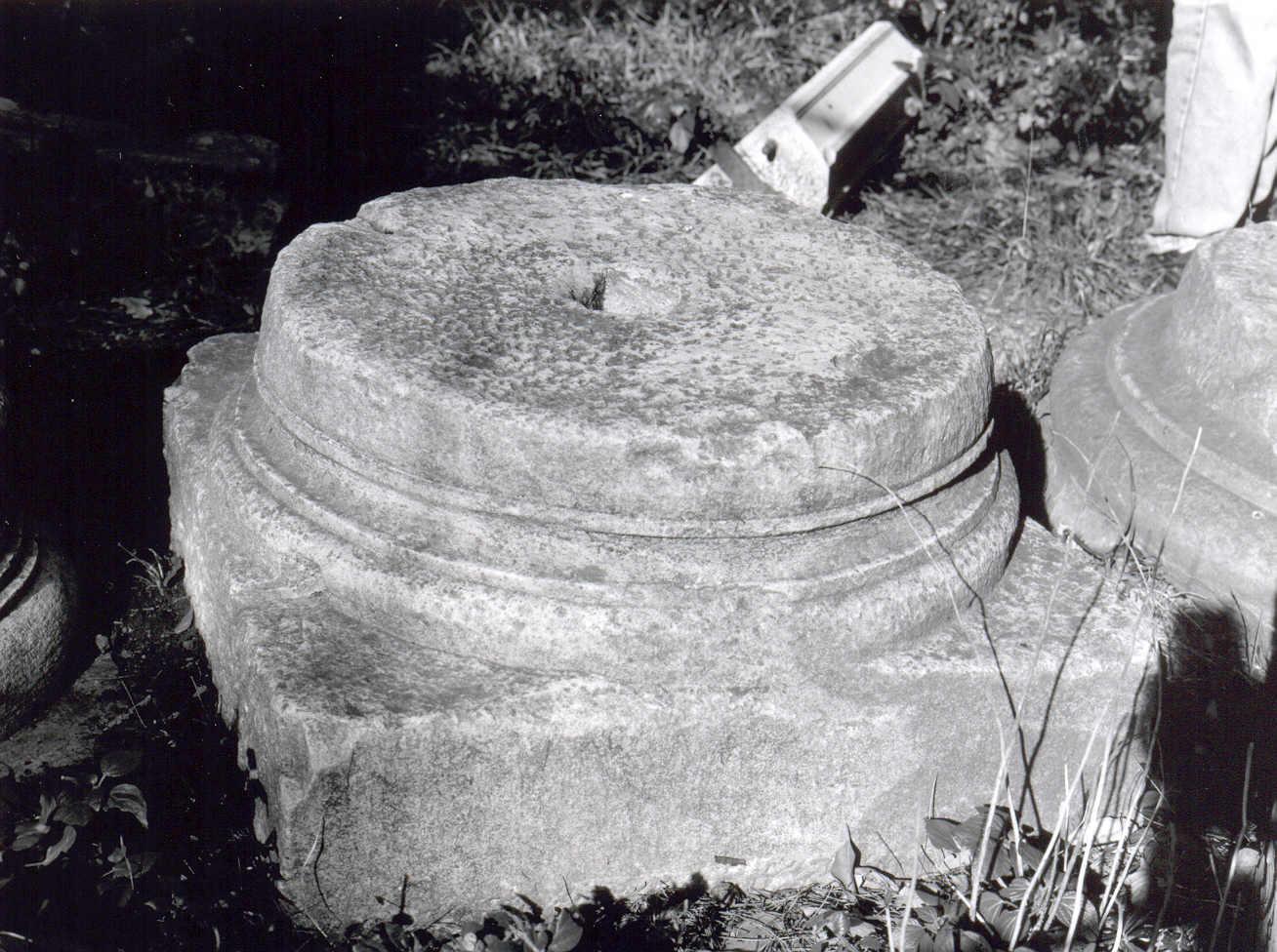 base di colonna - ambito europeo (secc. I/ II)